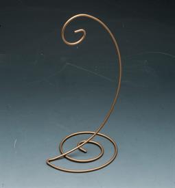 -7.5" BRUSHED GOLD WIRE ORNAMENT STAND                                                                                                      
