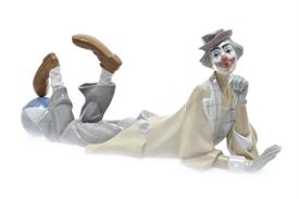 ,4618 CLOWN LOUNGING WITH BEACH BALL FIGURINE. IN EXCELLENT PRE OWNED CONDITION WITH NORMAL WEAR. NO BOX. 15" L X 6" T.                     