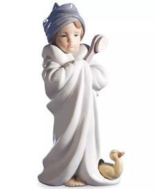 ,'BUNDLED BATHER' CHILD IN BATH TOWEL GLOSSY FIGURINE 6800 WITH ORIGINAL BOX. EXCELLENT ESTATE CONDITION. 7 3/4" TALL.                      