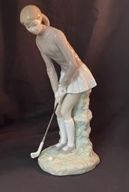 ,6012 MONDAY'S GIRL FIGURINE OF GIRL AT THE BEACH WITH PARASOL & PUPPY FROM THE DAYS OF THE WEEK COLLECTION. NO BOX. GOOD ESTATE CONDITION. 