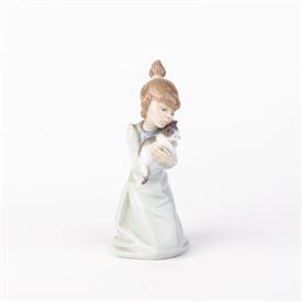 ,'SLEEPY KITTEN' GIRL WITH CAT GLOSSY FIGURINE 5712. NO BOX. EXCELLENT ESTATE CONDITION. APPROXIMATELY 6 3/4" H, 3 1/4" W.                  