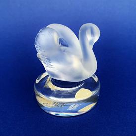 ,SWAN PAPERWEIGHT 2.5"T X 2"D SIGNED                                                                                                        