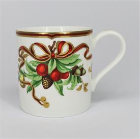 ,HOLIDAY CHRISTMAS GARLAND RIBBON COFFEE MUG. GOLD TRIM 3.5" TALL 3.25" WIDE.                                                               
