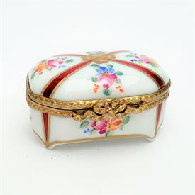 ,ROCHARD TRADITIONAL FOOTED TRINKET BOX WITH BURGUNDY, GOLD & FLORAL MOTIF. HAND PAINTED. 1.1" TALL, 1.95" WIDE, 1.5" LONG                  