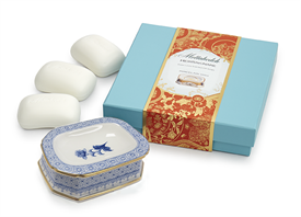 -HEIRSAVONARE SOAP GIFT SET. INCLUDES 3 BARS OF SOAP AND 1 SOAP DISH                                                                        
