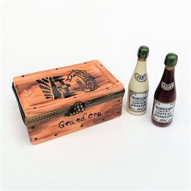 ,RETIRED ROCHARD BORDEAUX 1989 CRATE LIMOGES TRINKET BOX WITH TWO 'SURPRISE' WINE BOTTLES INSIDE. HAND PAINTED. 1" TALL, 2.55" LONG, 1.9" WI