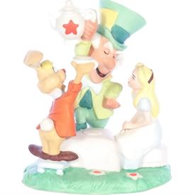 ,DISNEY'S MAGIC MEMORIES LIMITED EDITION ALICE IN WONDERLAND PORCELAIN FIGURINE. 6,799 OF 15,000. 6"H, 5.25"W. EXCELLENT PRE-OWNED COND.    