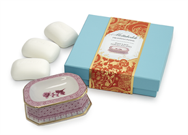 -,HEIRSAVONARE SOAP GIFT SET. INCLUDES SOAP DISH & 3 BARS OF SOAP                                                                           