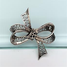 ,1940'S DANECRAFT STERLING SILVER BOW BROOCH. 1.5" WIDE, 1.75" LONG, .35 OZT                                                                