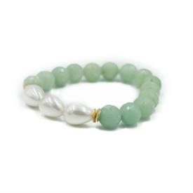 -,ARDEN BRACELET IN SEA FOAM GREEN. DYED JADE BEADS WITH BAROQUE PEARLS & BRUSHED VERMEIL SPACERS ON ELASTIC BAND.                          