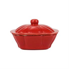 -RED SQUARE COVERED CASSEROLE DISH. 10.25" LONG, 9" WIDE, 2.25 QUARTS                                                                       