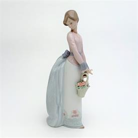 ,1994 - 7622 'BASKET OF LOVE' GIRL WITH FLOWERS COLLECTOR'S SOCIETY FIGURINE. 9.5" TALL. ONE CHIPPED LEAF (SEE PHOTOS)                      